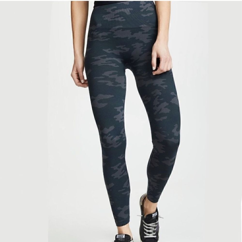 Spanx Look At Me Now Seamless Athletic Compression Camo Leggings Women’s Small
